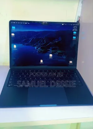 Photo - New Laptop Apple MacBook Air 2022 M2 8GB Apple M2 SSD 256GB