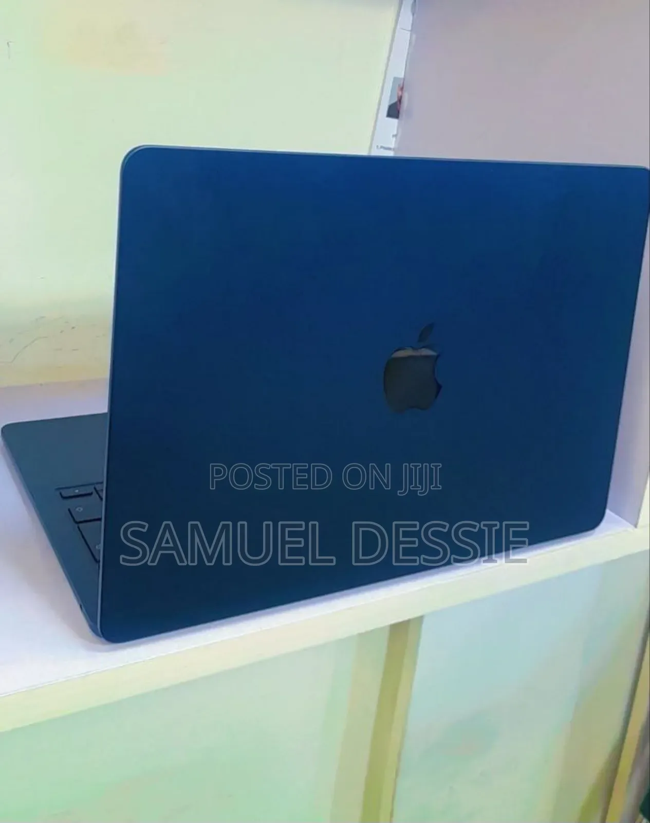 New Laptop Apple MacBook Air 2022 M2 8GB Apple M2 SSD 256GB