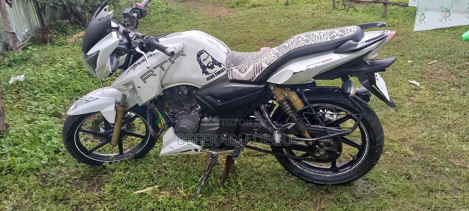 TVS Apache 180 RTR 2017 White