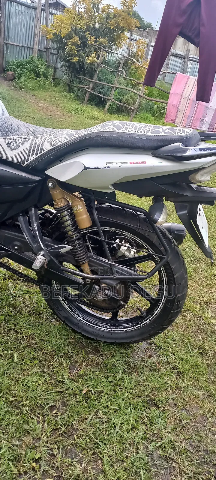 TVS Apache 180 RTR 2017 White