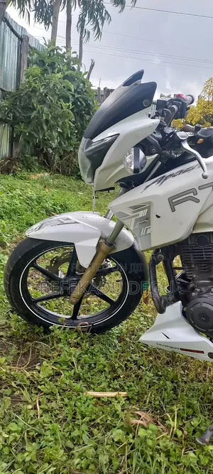 TVS Apache 180 RTR 2017 White