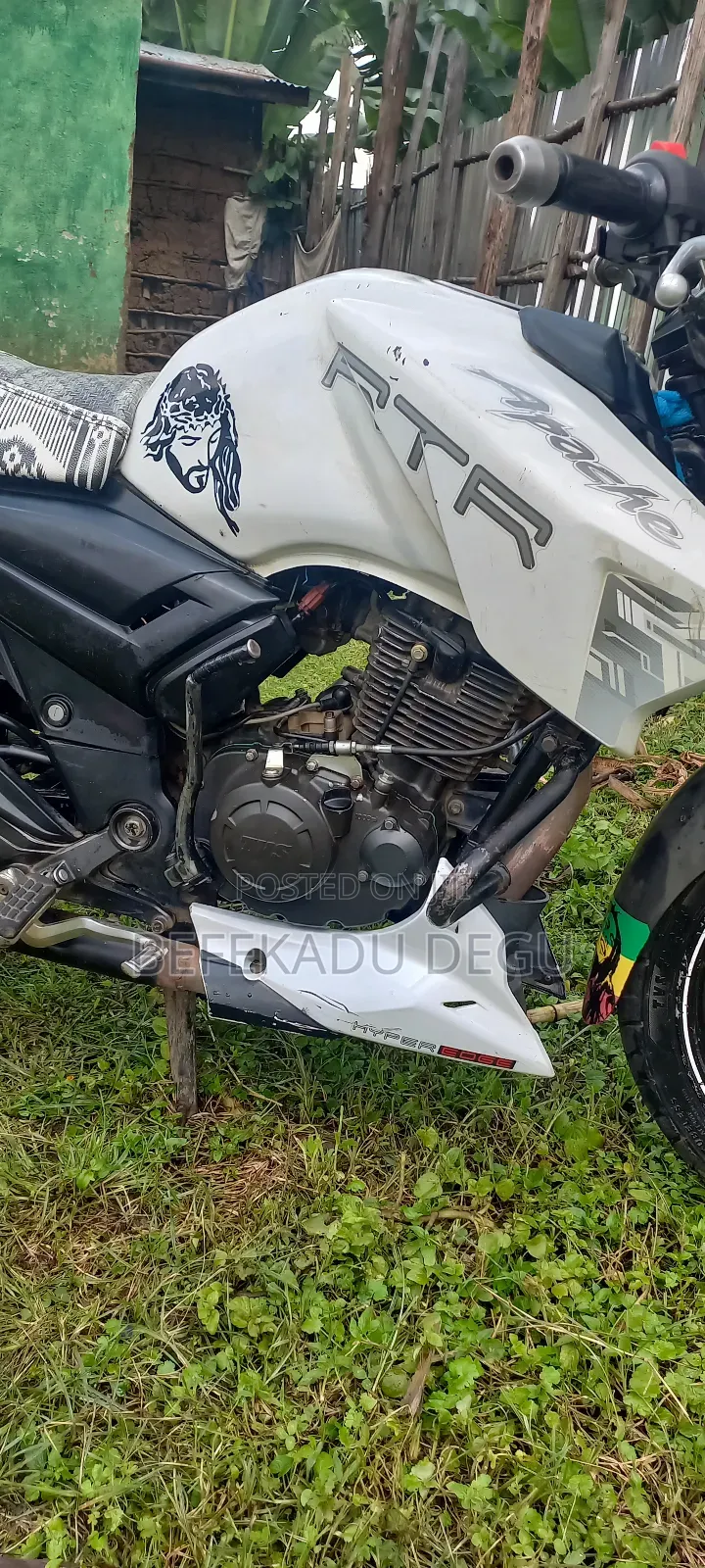 TVS Apache 180 RTR 2017 White