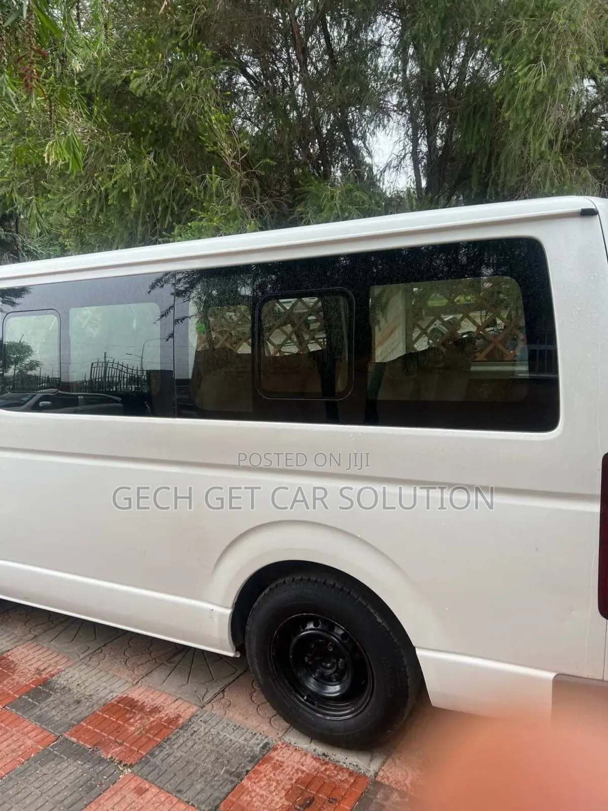 Toyota HiAce 2011 White