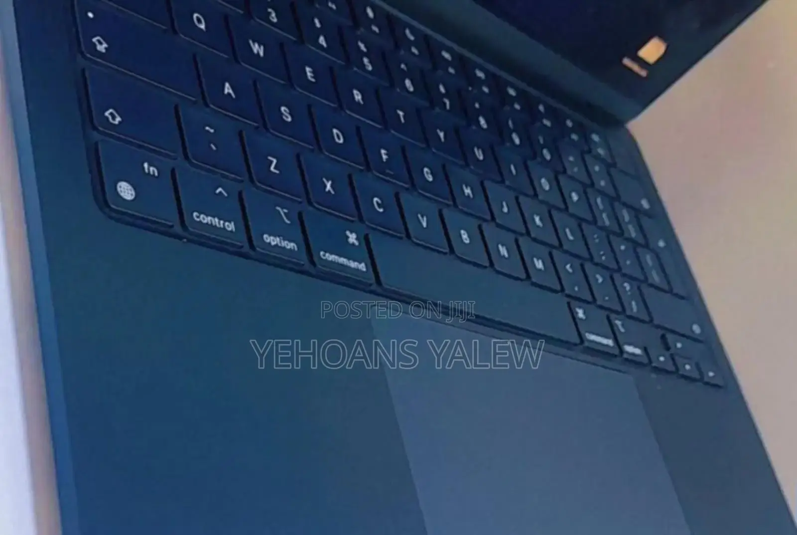 New Laptop Apple MacBook Air 2022 M2 8GB Apple M2 SSD 256GB