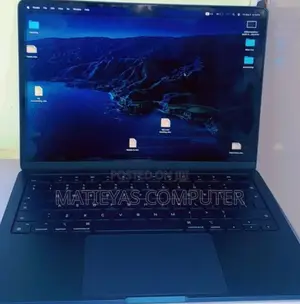 Photo - New Laptop Apple MacBook Air 2022 M2 8GB Apple M2 SSD 256GB