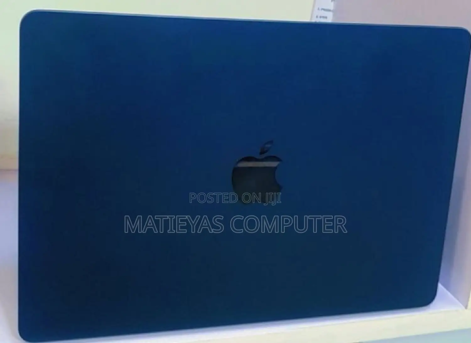 New Laptop Apple MacBook Air 2022 M2 8GB Apple M2 SSD 256GB