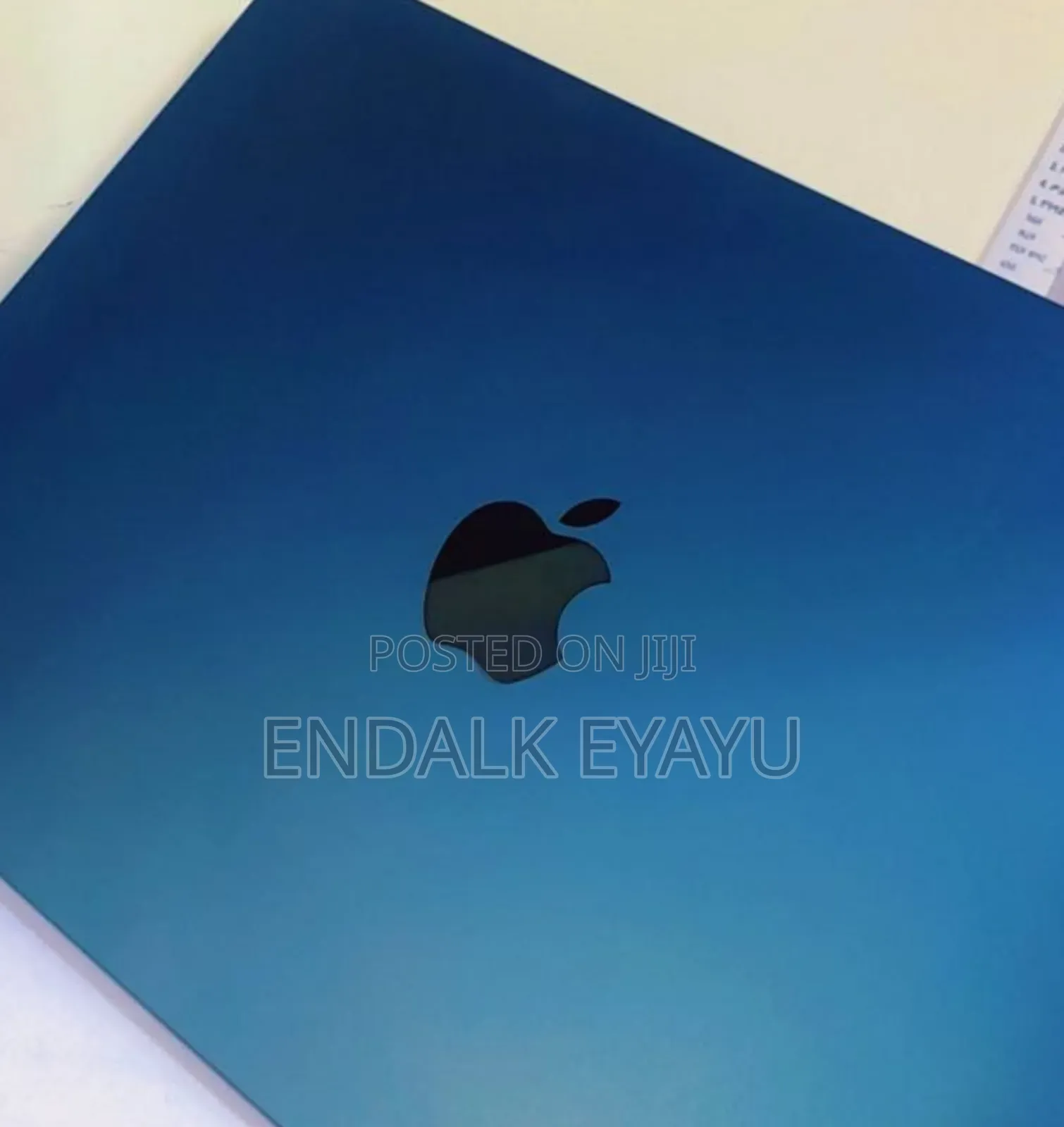 New Laptop Apple MacBook Air 2022 M2 8GB Apple M2 SSD 256GB