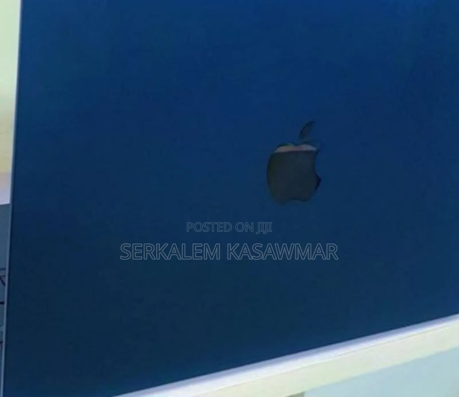 New Laptop Apple MacBook Air 2022 M2 8GB Apple M2 SSD 256GB