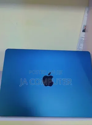 New Laptop Apple MacBook Air 2022 M2 8GB Apple M2 SSD 256GB