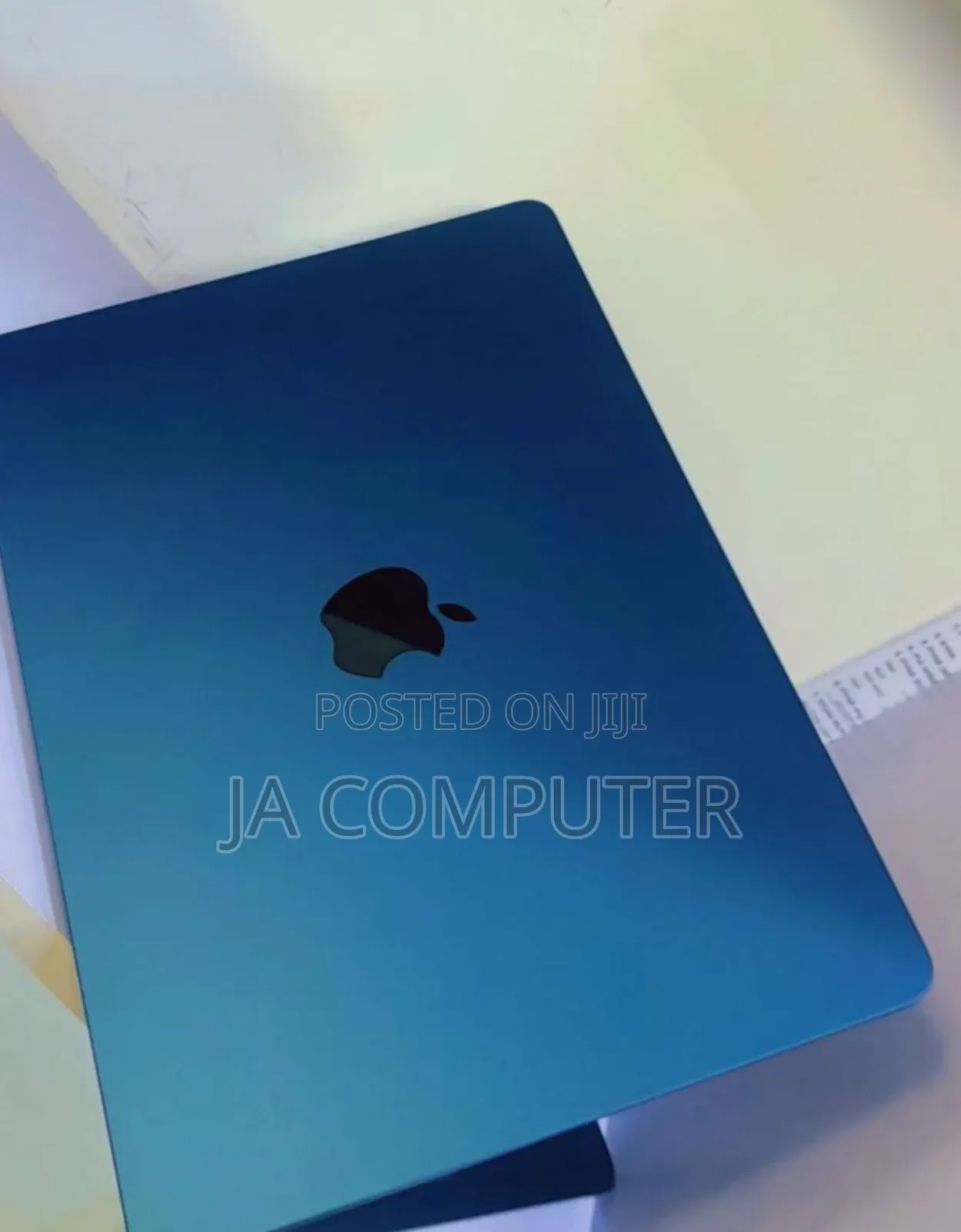 New Laptop Apple MacBook Air 2022 M2 8GB Apple M2 SSD 256GB