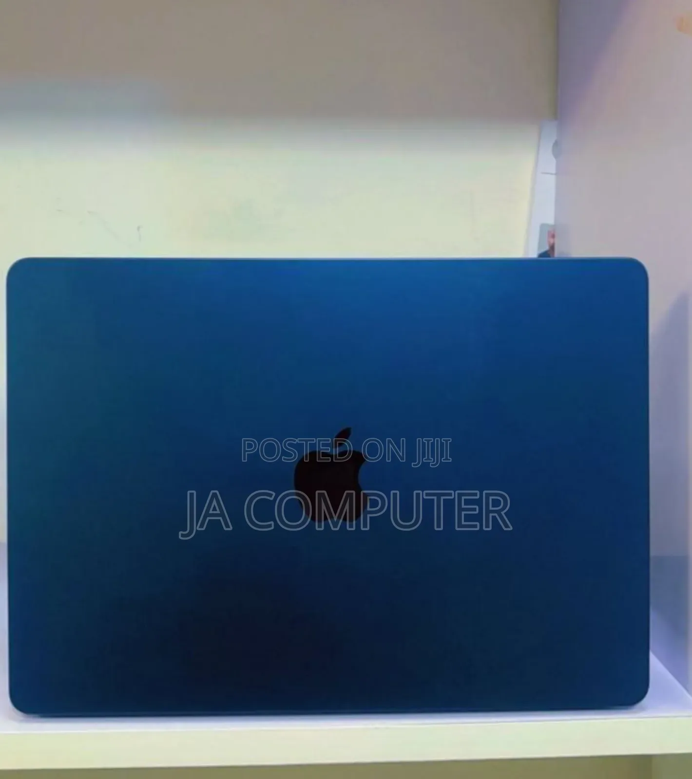 New Laptop Apple MacBook Air 2022 M2 8GB Apple M2 SSD 256GB