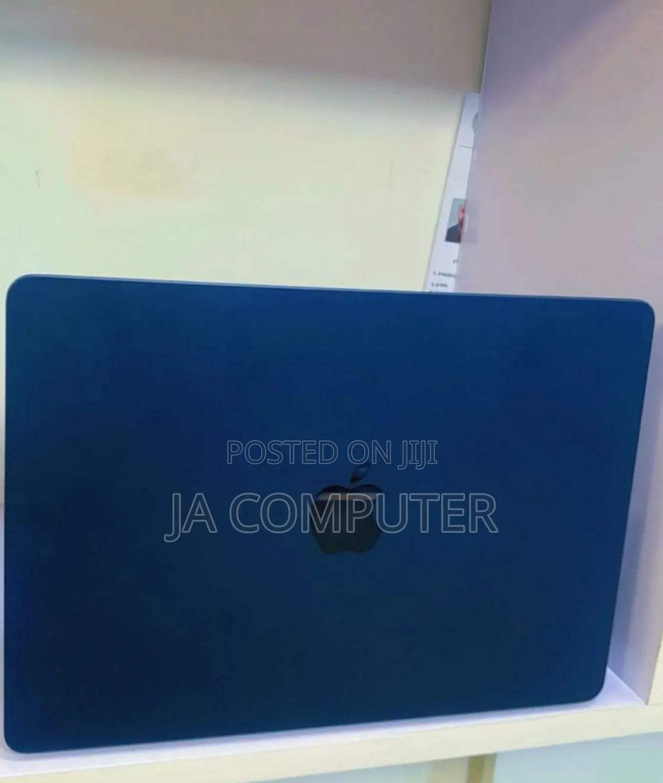 New Laptop Apple MacBook Air 2022 M2 8GB Apple M2 SSD 256GB