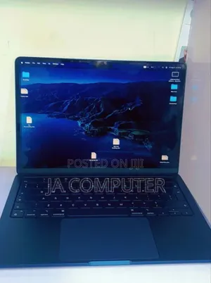 Photo - New Laptop Apple MacBook Air 2022 M2 8GB Apple M2 SSD 256GB