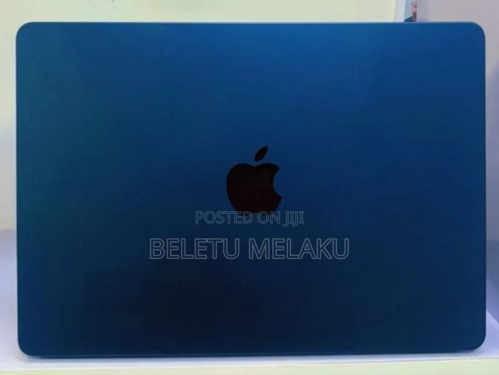 New Laptop Apple MacBook Air 2022 M2 8GB Apple M2 SSD 256GB