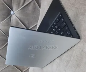 New Laptop Dell XPS 13 9370 8GB Intel Core I5 SSD 512GB