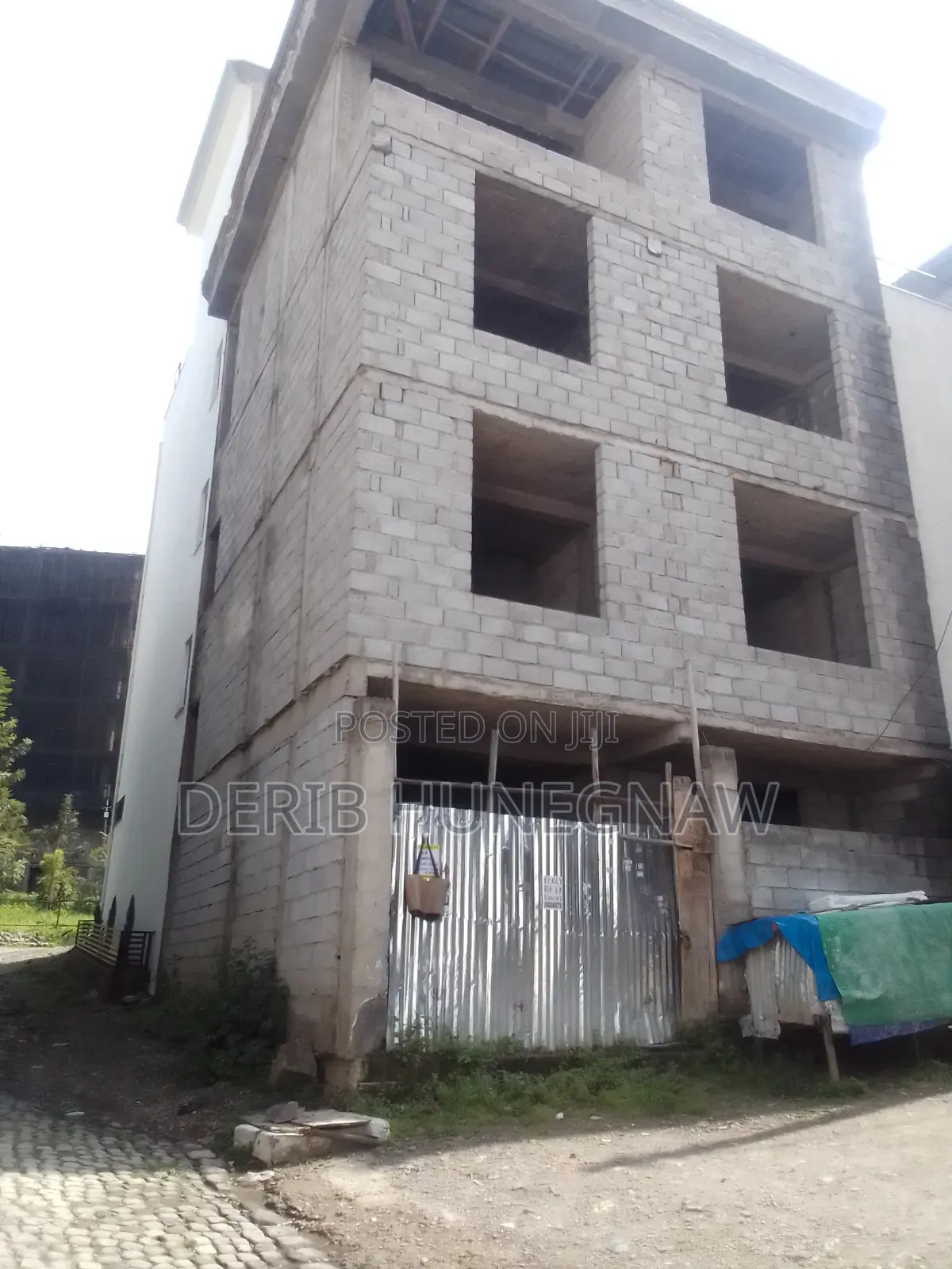 3bdrm Townhouse/Terrace in ለቡ ጋርመንት, Nifas Silk-Lafto for sale