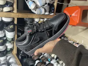 Air Jordan 1 Low Black