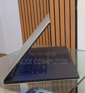 New Laptop Dell XPS 15 32GB Intel Core I9 SSD 2T