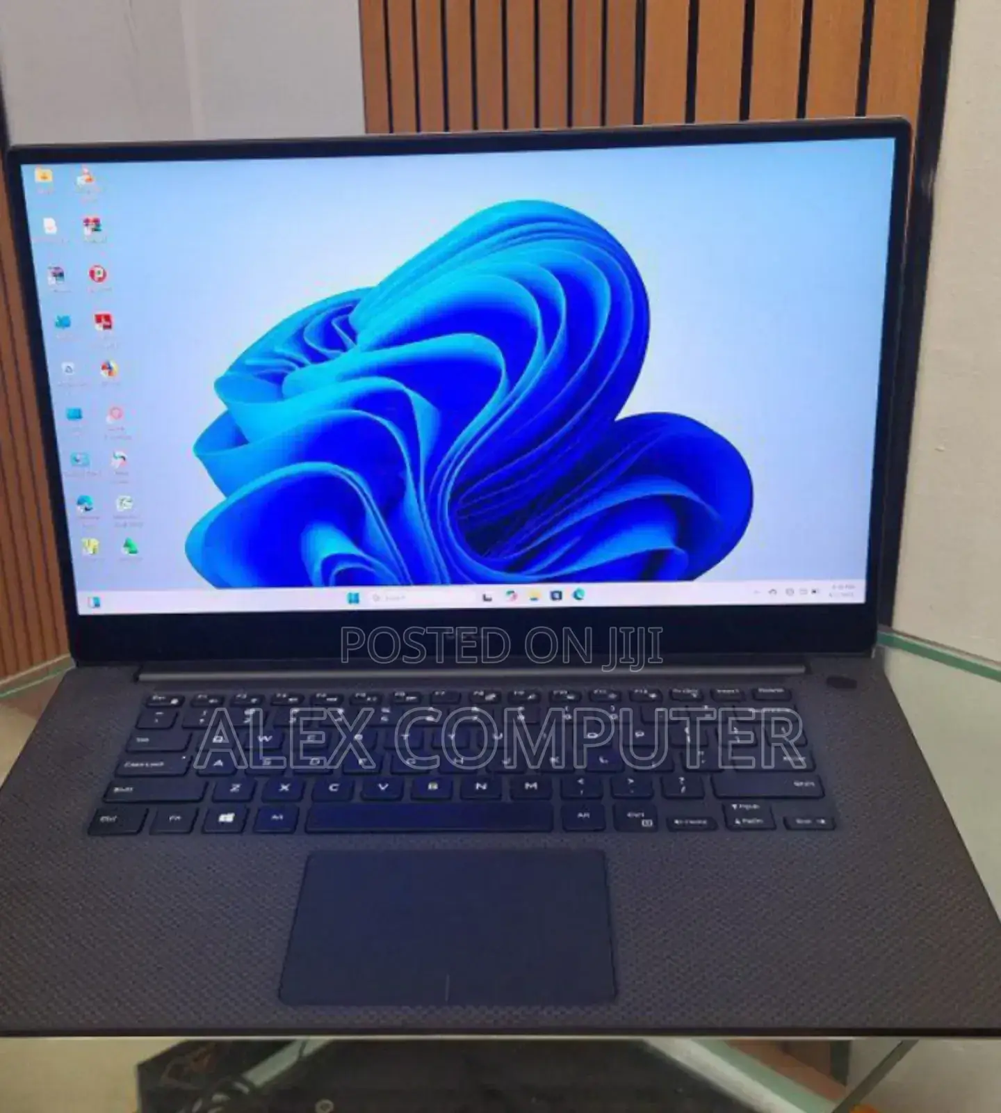 New Laptop Dell XPS 15 32GB Intel Core I9 SSD 2T