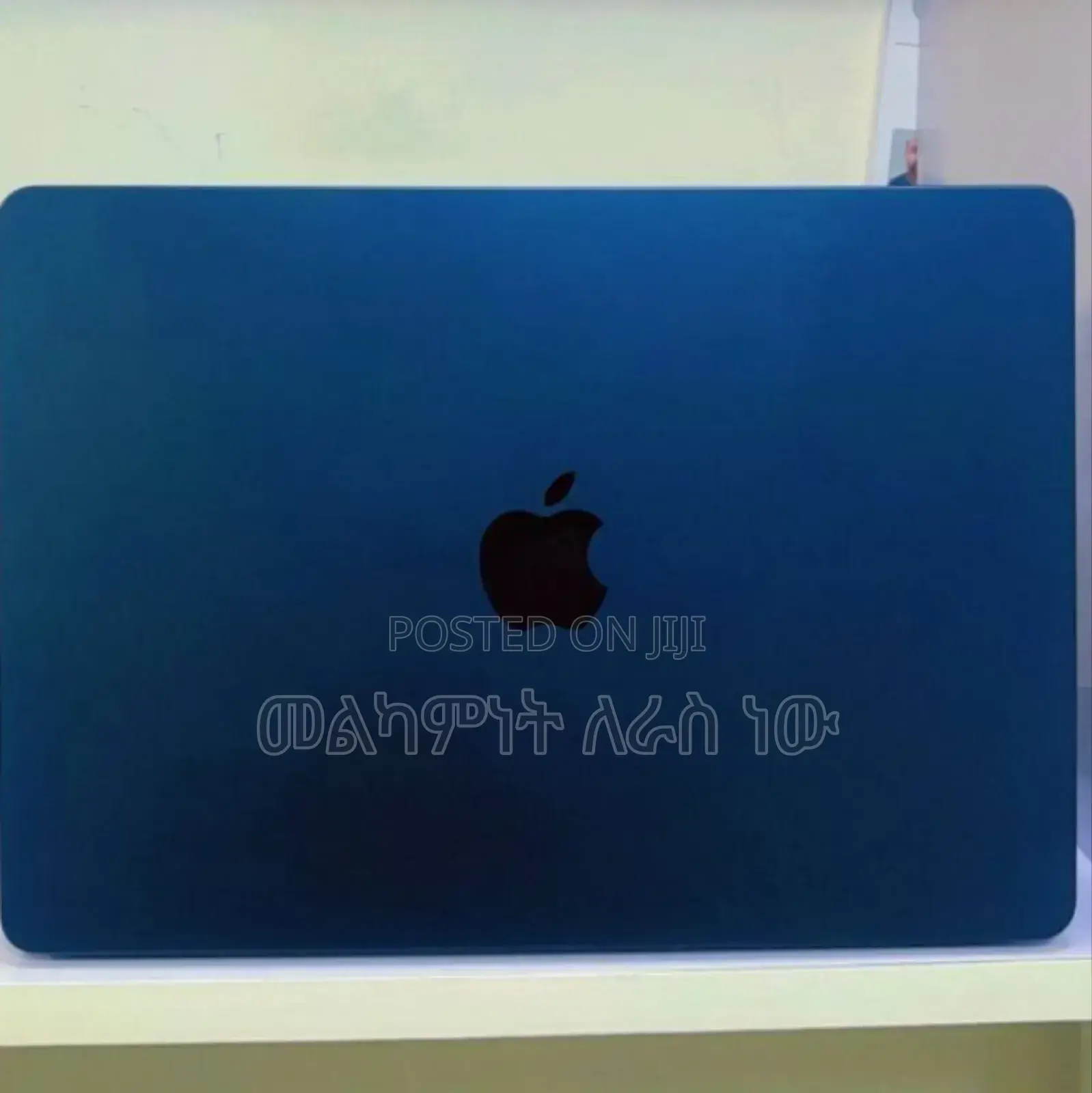 New Laptop Apple MacBook Air 2022 M2 8GB Apple M2 SSD 256GB
