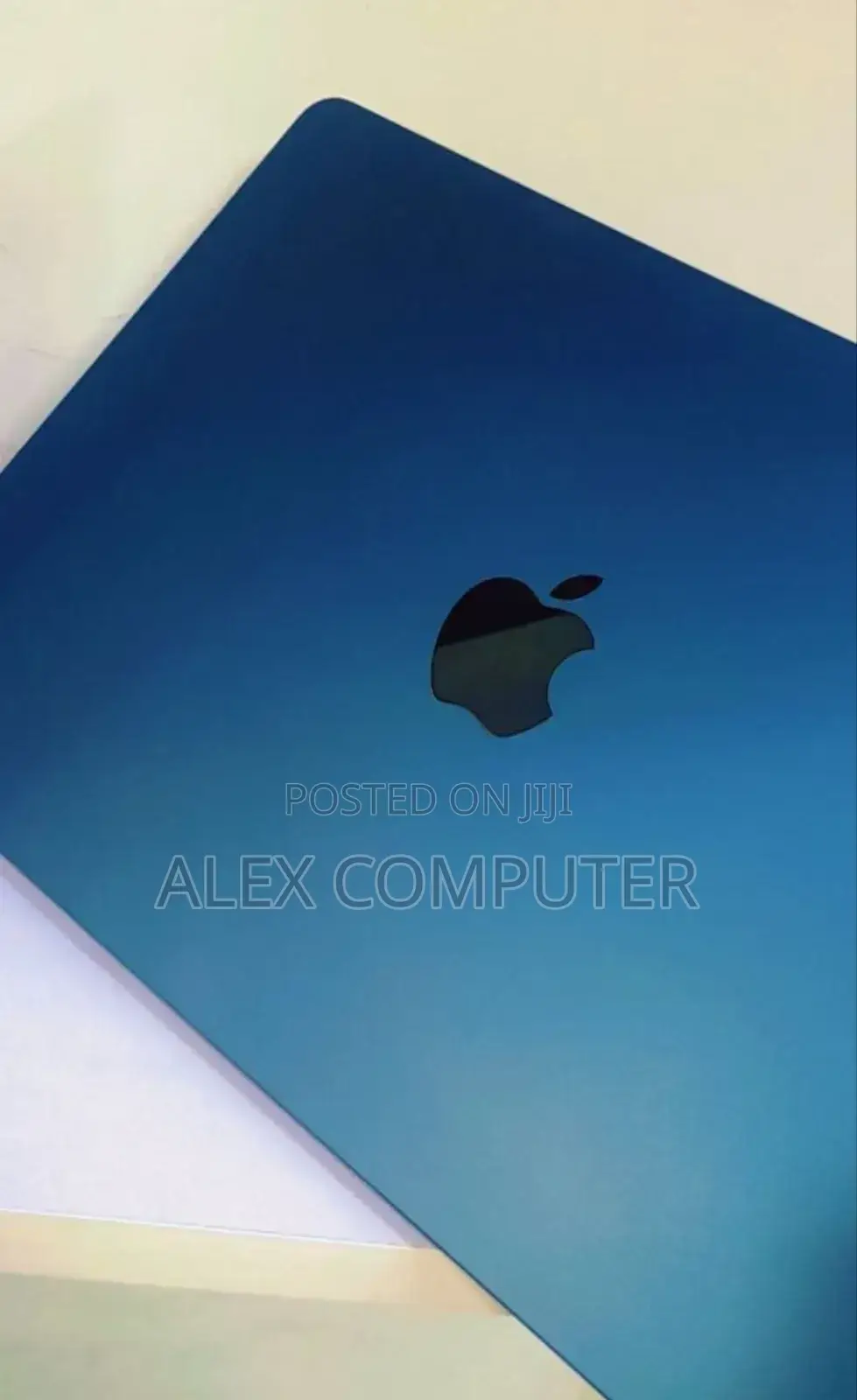 New Laptop Apple MacBook Air 2022 M2 8GB Apple M2 SSD 256GB