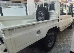 Toyota Land Cruiser 2022 White