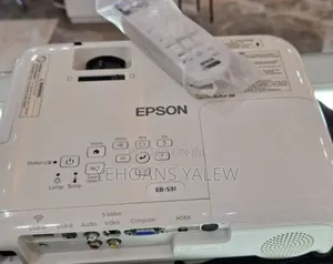 Eepson Projector Model Name: Eb-S31 Has : Bag Remote Hardware I