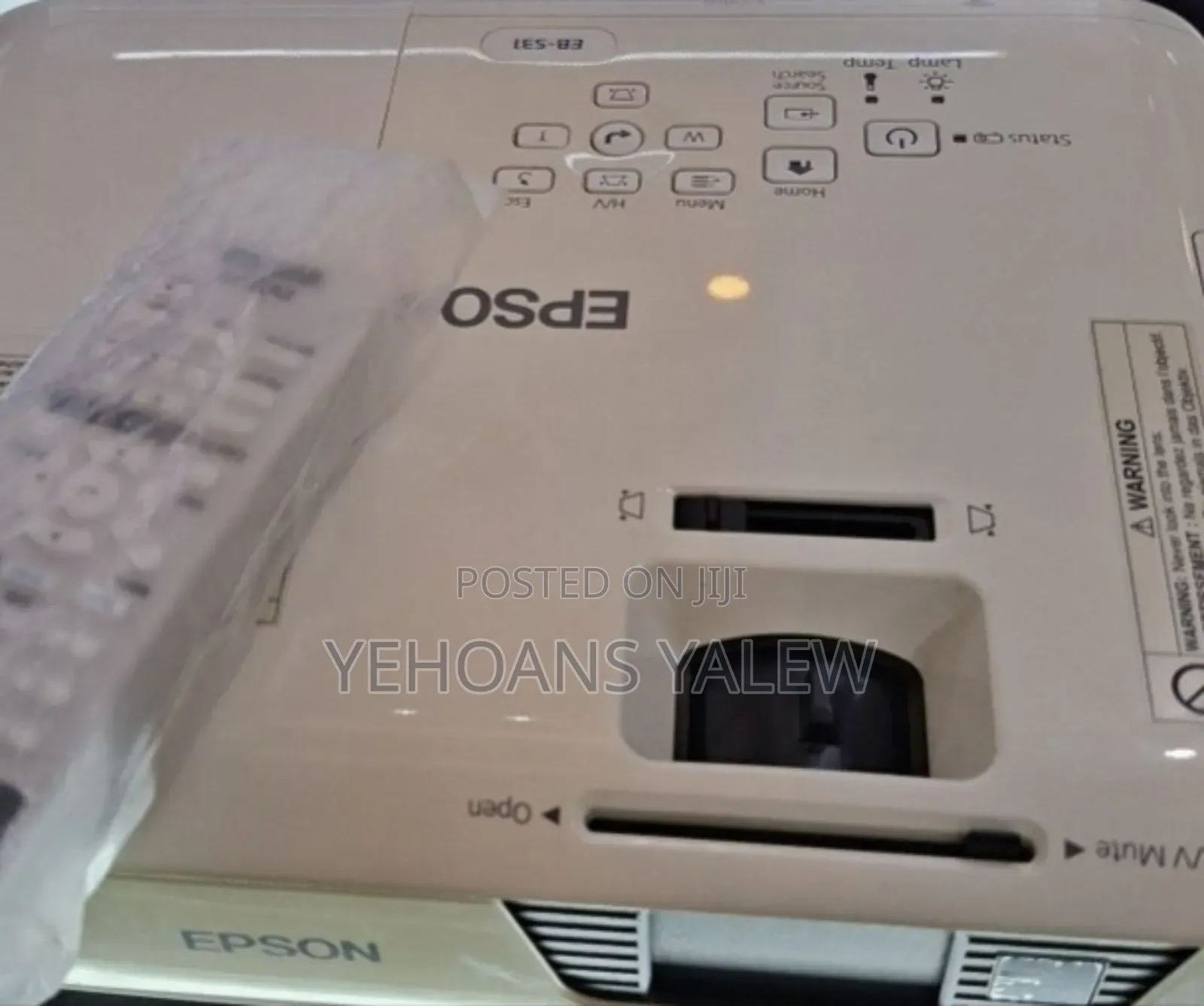 Eepson Projector Model Name: Eb-S31 Has : Bag Remote Hardware I