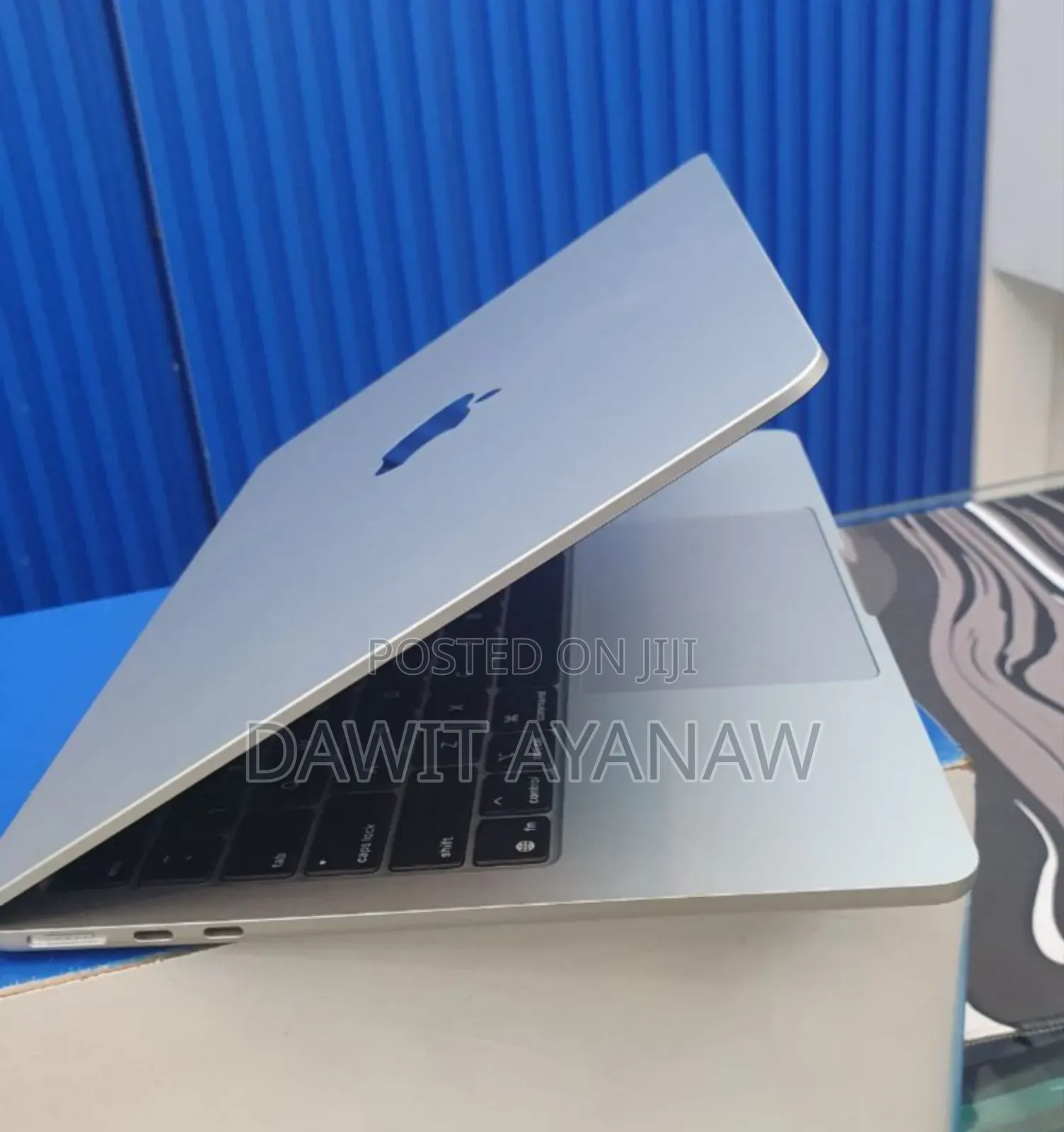 New Laptop Apple MacBook Air 2025 M4 13-Inch 16GB Apple M4 SSD 256GB