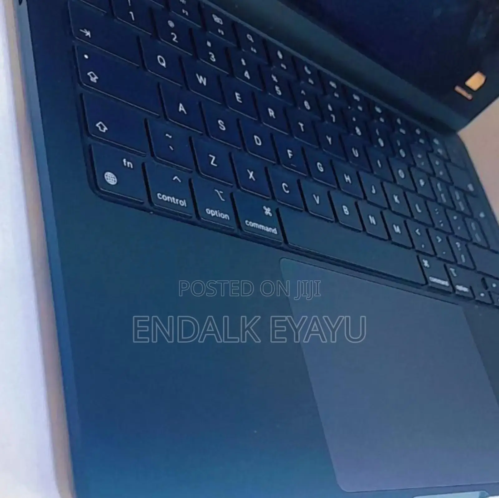 New Laptop Apple MacBook Air 2022 M2 8GB Apple M2 SSD 256GB