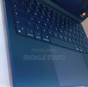 Photo - New Laptop Apple MacBook Air 2022 M2 8GB Apple M2 SSD 256GB