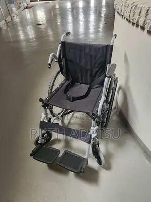 Photo - Belted Wheelchair參考wheelchair凳上wheelchair擴張wheelchair Medical Belted