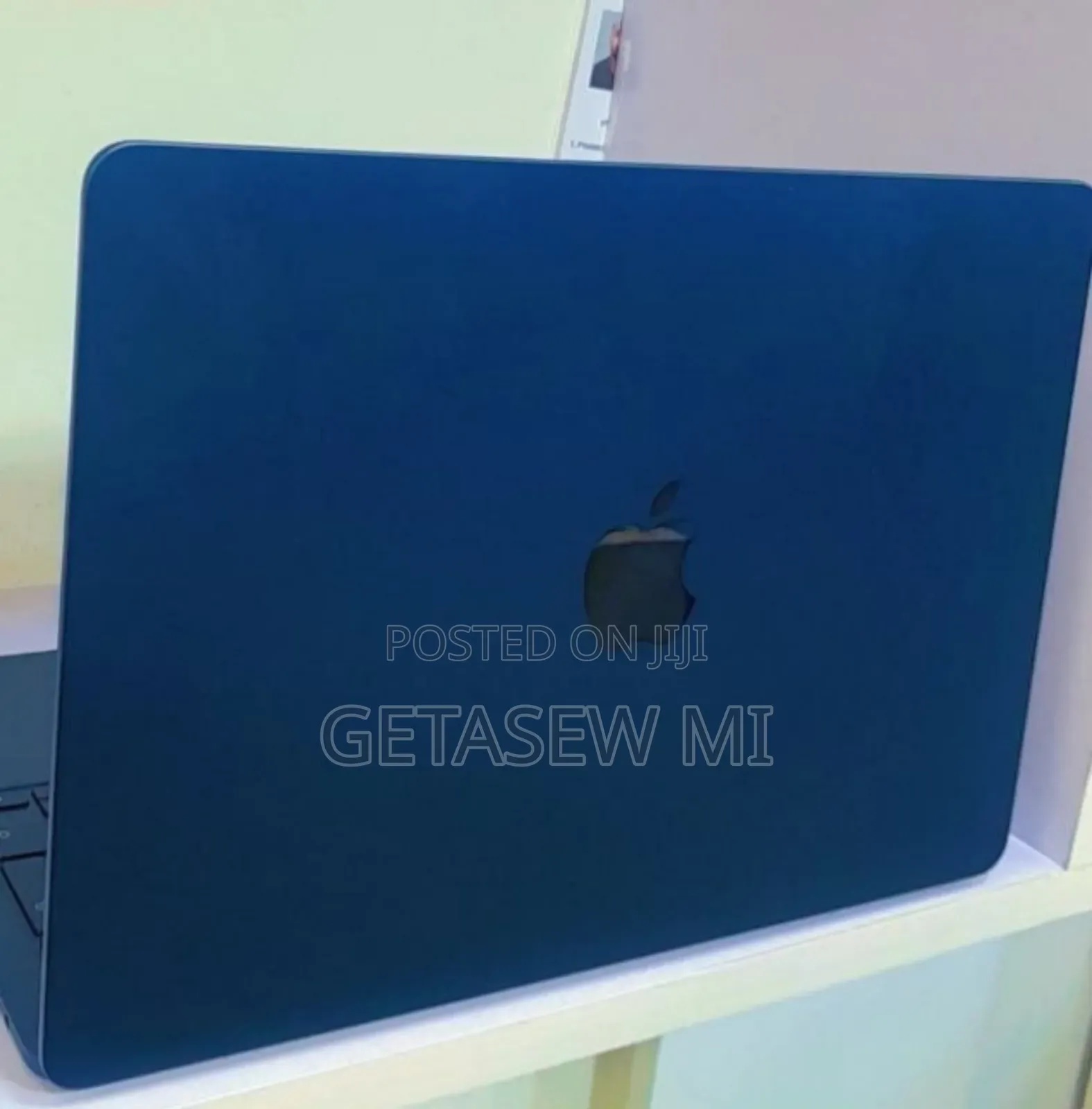 New Laptop Apple MacBook Air 2022 M2 8GB Apple M2 SSD 256GB