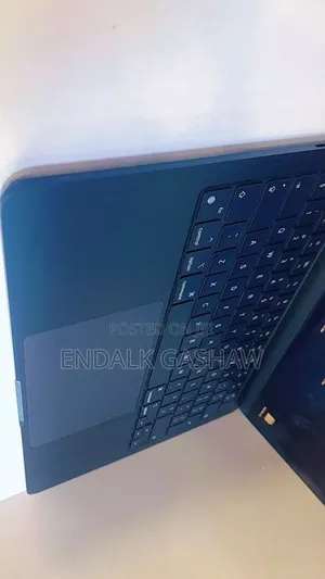 Photo - New Laptop Apple MacBook Air 2022 M2 8GB Intel Core M2 SSD 256GB