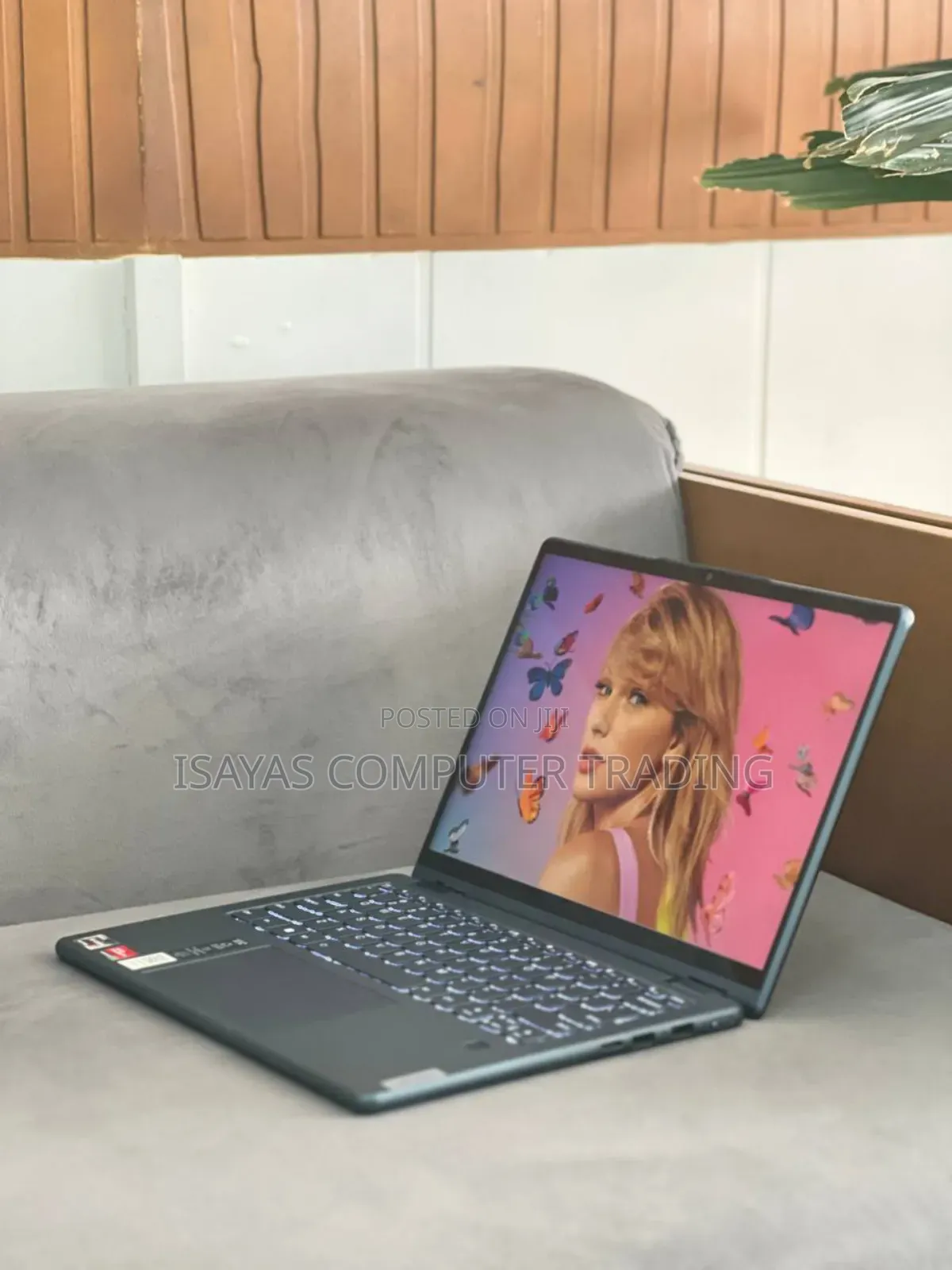 New Laptop Lenovo 8GB AMD Ryzen 5 SSD 512GB