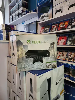 Photo - Xbox One+2 Joystick +Headset
