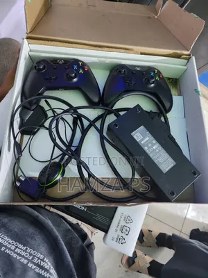 Xbox One+2 Joystick +Headset