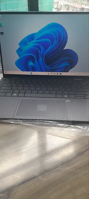 New Laptop Dell 32GB Intel Core Ultra 7 SSD 1T