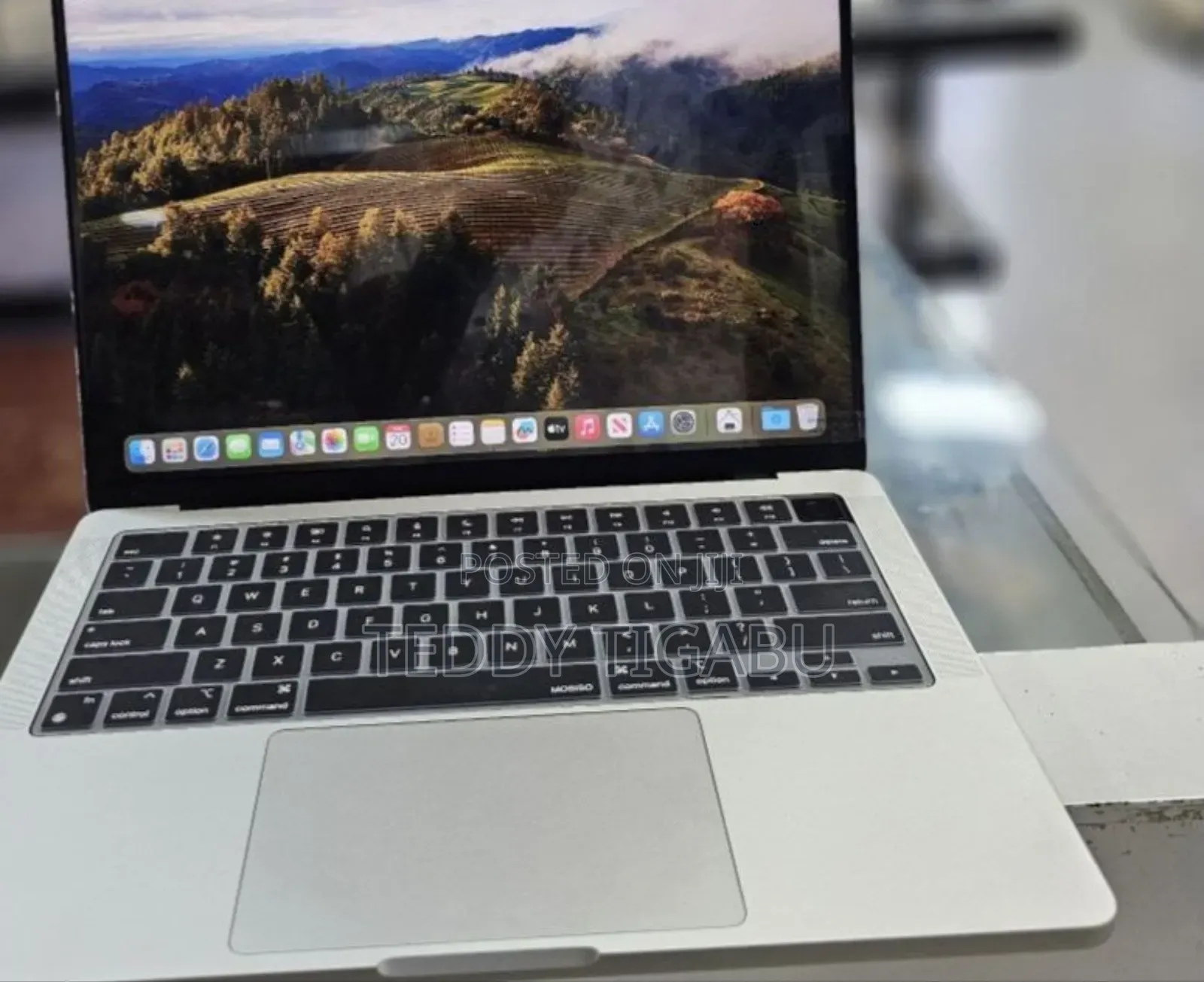 New Laptop Apple MacBook Pro 8GB Apple M3 SSD 512GB