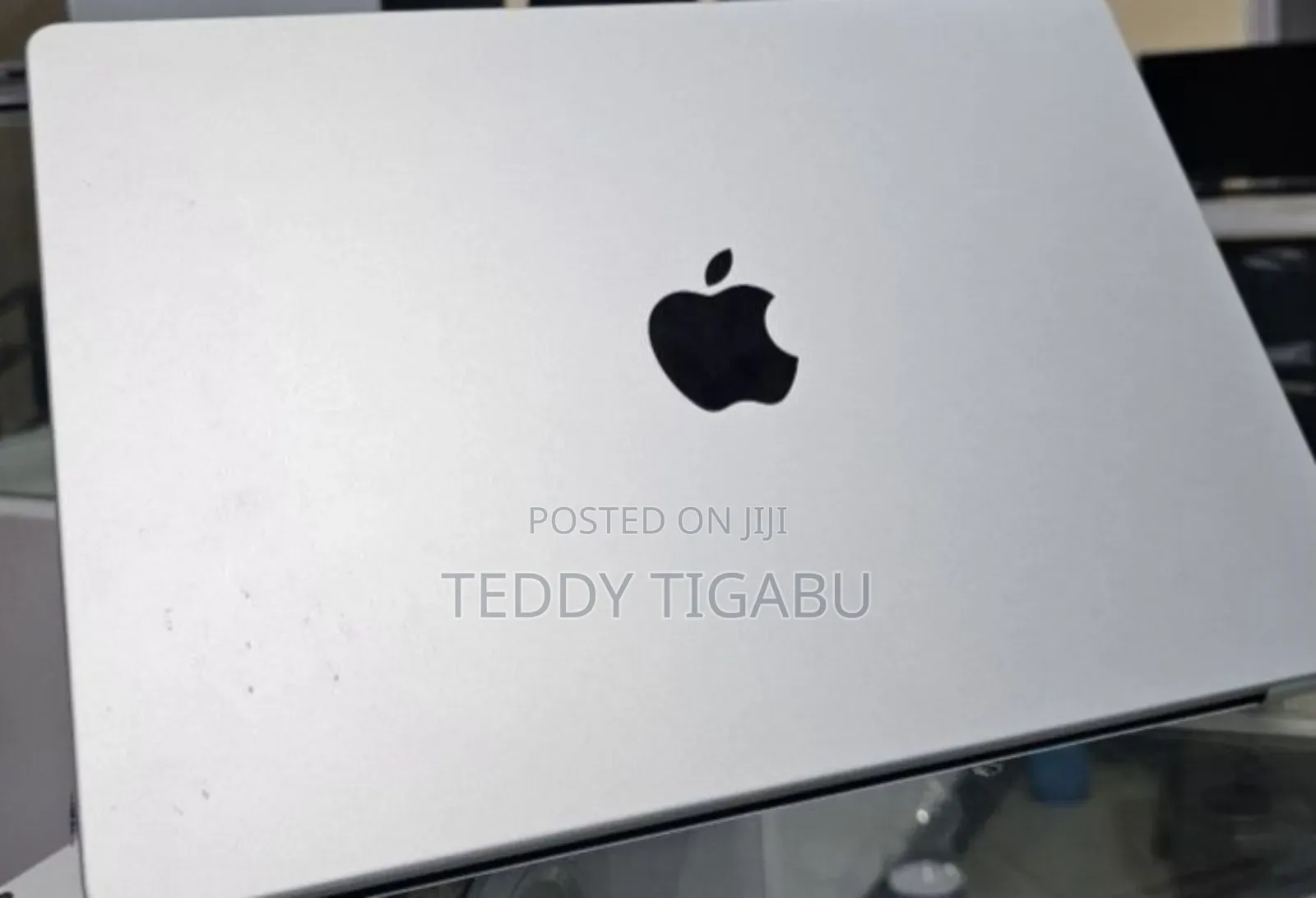 New Laptop Apple MacBook Pro 8GB Apple M3 SSD 512GB