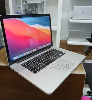 Laptop Apple MacBook Pro 2015 16GB Intel Core I7 SSD 256GB