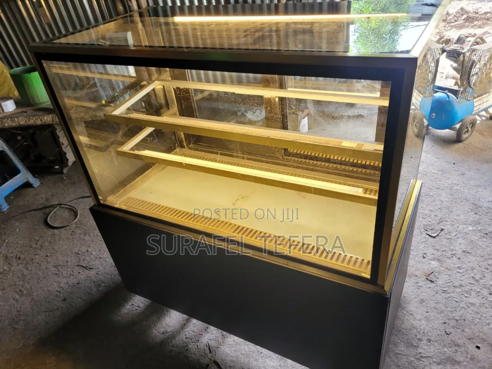 Cake Display የኬክ ዲስፕለይ