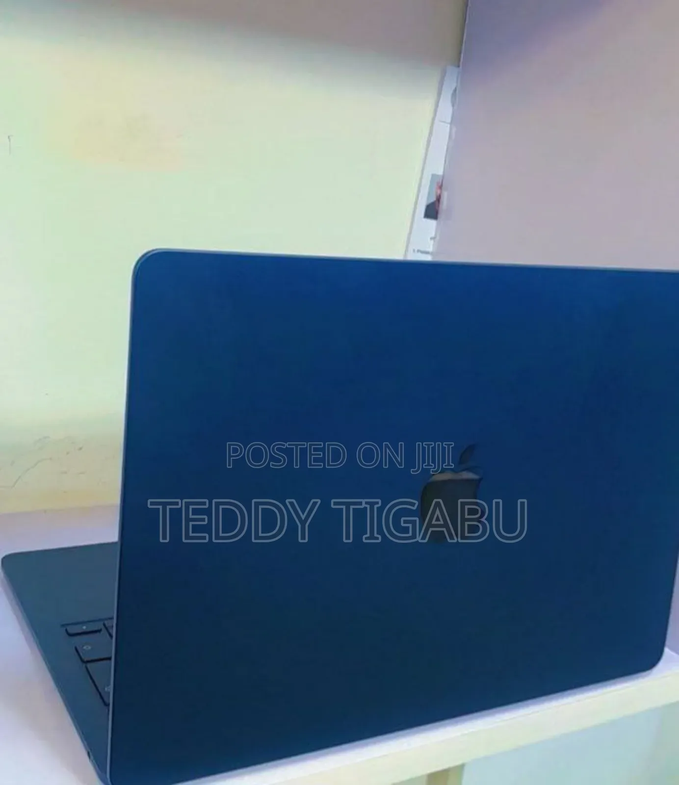 New Laptop Apple MacBook Air 2022 M2 8GB Apple M2 SSD 256GB