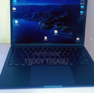 New Laptop Apple MacBook Air 2022 M2 8GB Apple M2 SSD 256GB