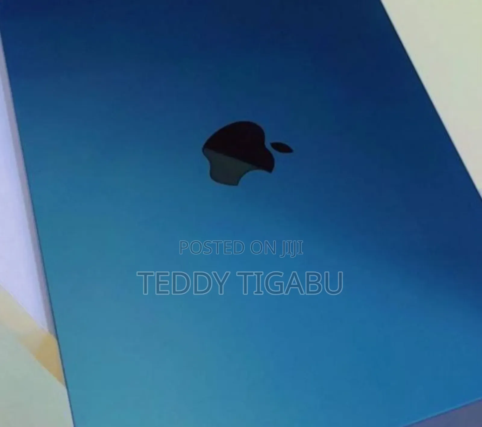 New Laptop Apple MacBook Air 2022 M2 8GB Apple M2 SSD 256GB