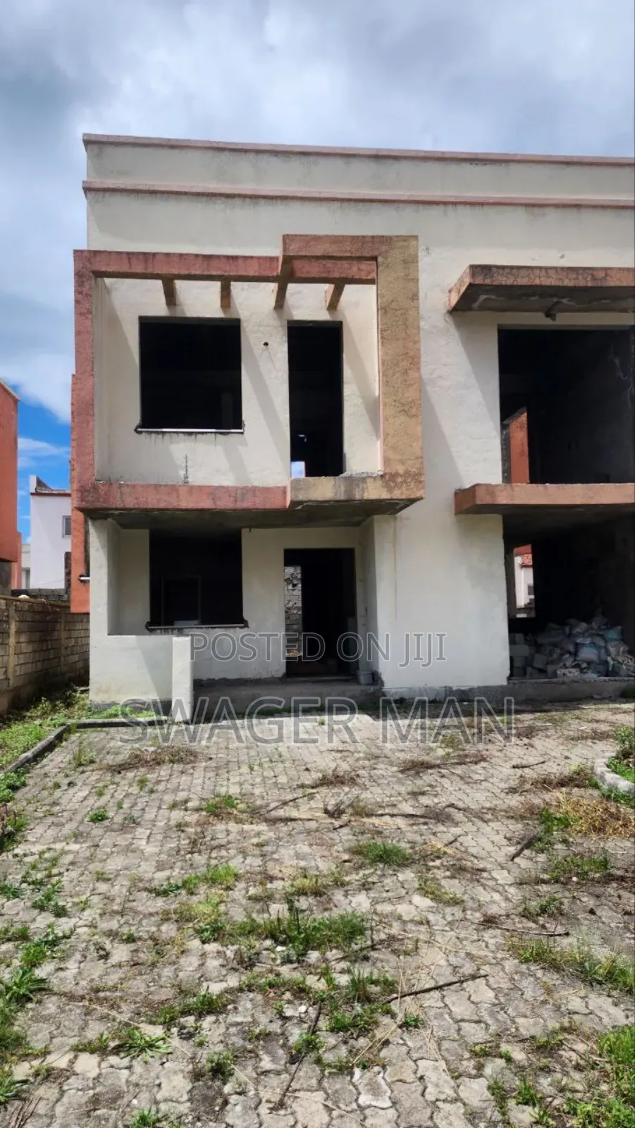 5bdrm Townhouse/Terrace in Ccd Real State, Yeka for sale