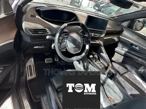 Peugeot 5008 2022 Red