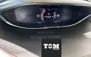 Peugeot 5008 2022 Red