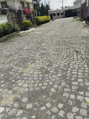 5bdrm Townhouse/Terrace in Ccd Real State, Yeka for sale