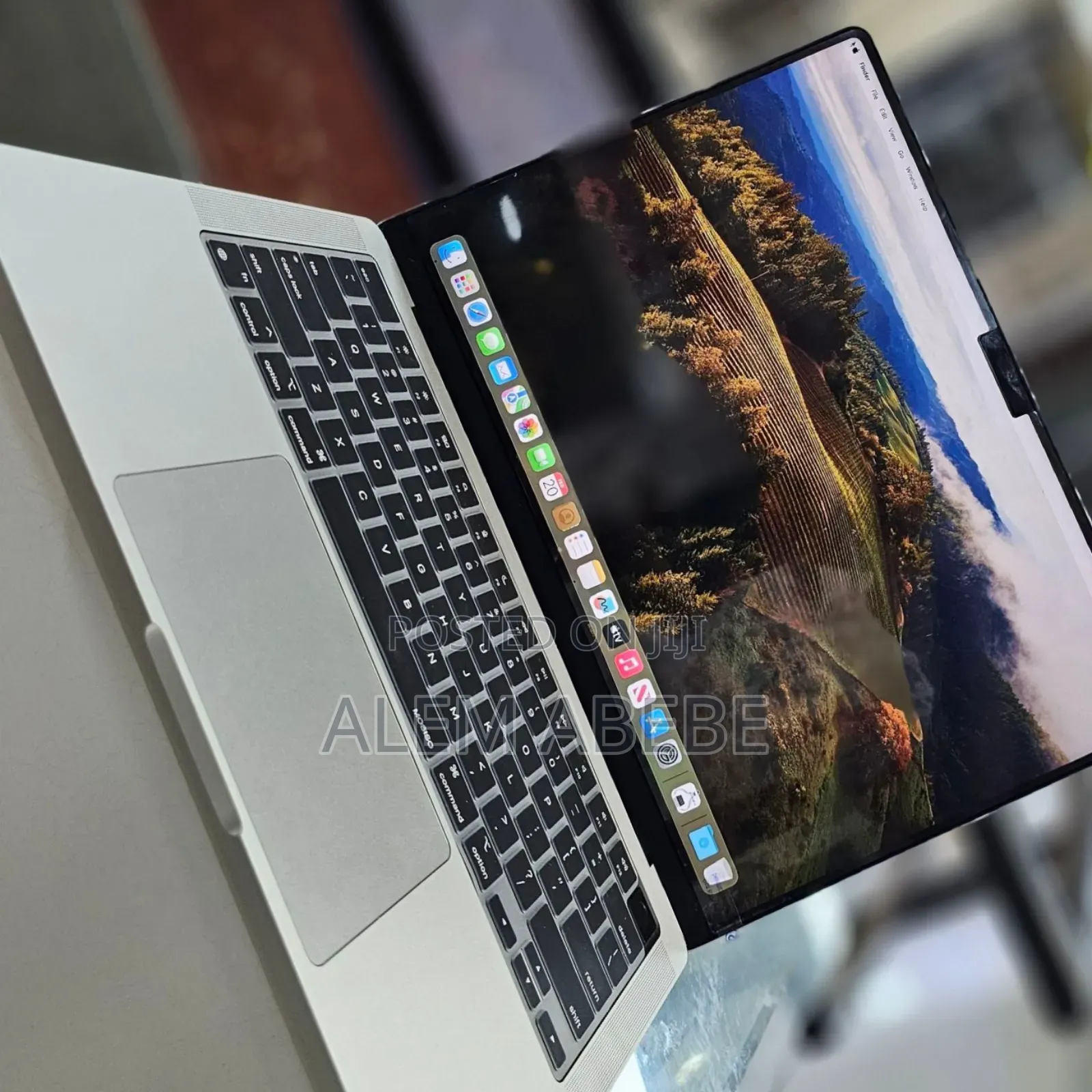 New Laptop Apple MacBook Pro 8GB Apple M3 SSD 512GB